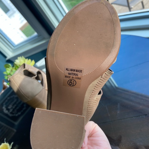 Gently Used Soda Block Heel- Size 6.5 - Picture 7 of 7